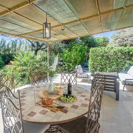 Les Romarins Holiday home