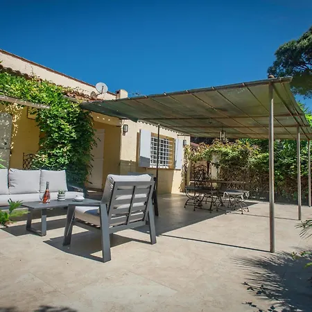 Les Romarins Holiday home *