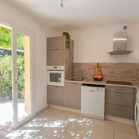 Holiday home Les Romarins