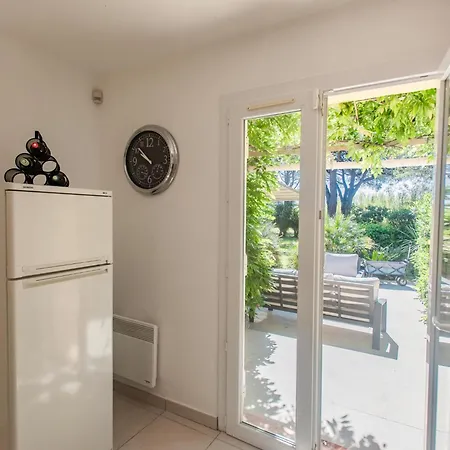 Holiday home Les Romarins *