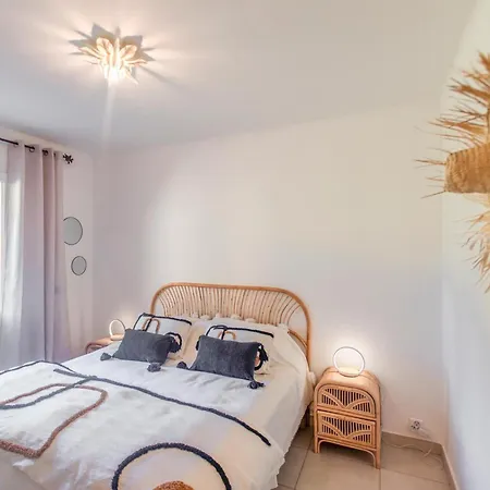 Holiday home Les Romarins